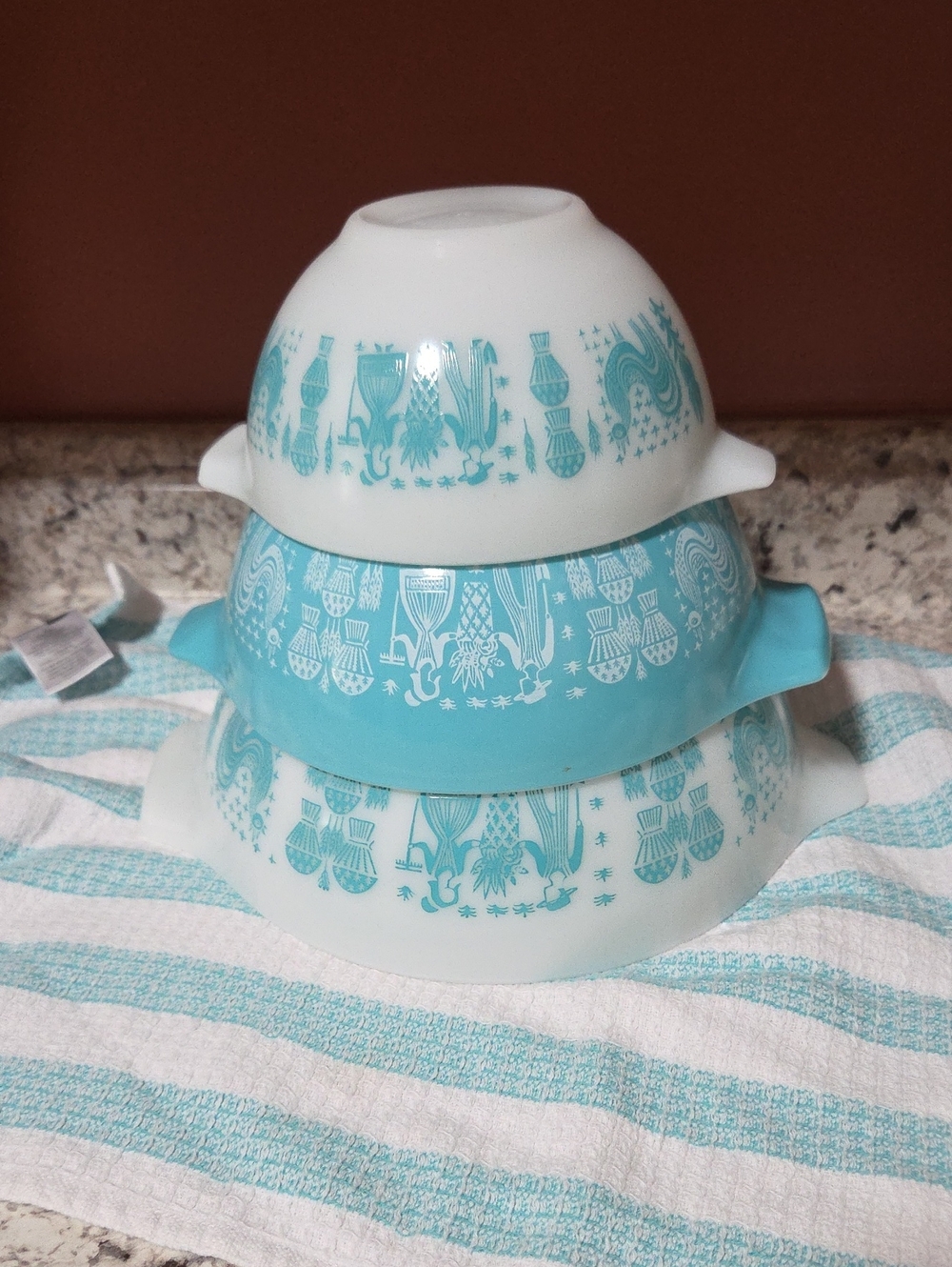PYREX Amish Butterprint 3 Piece Set Cinderella Nesting Bowls. Vintage